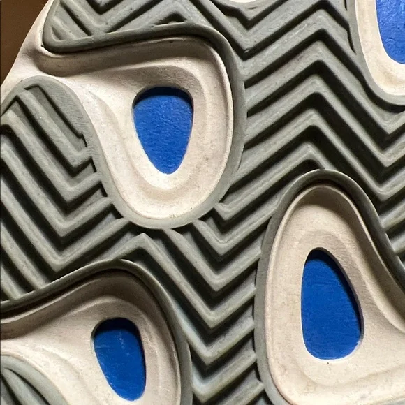 Adidas YEEZY 700 V3 Azael Black Mens Size 8 /Womens size 9 FW4980 - Picture 5 of 16